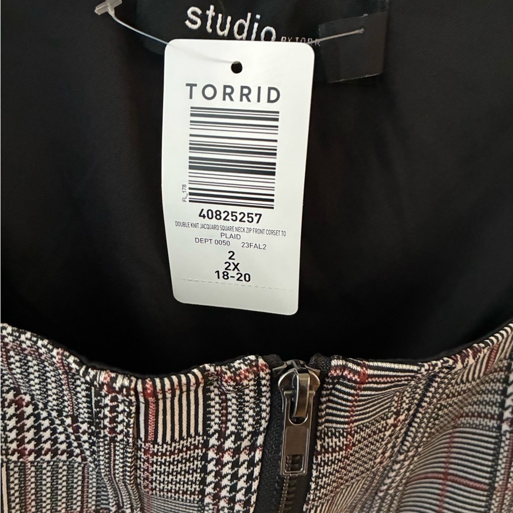NWT Torrid zip vest-2X - Picture 3 of 4